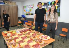 Foto de la galería: Agasajo de la gran familia de la Madre: especial noche de reunión junto a los profes y padres en la cena aniversario