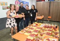 Foto de la galería: Agasajo de la gran familia de la Madre: especial noche de reunión junto a los profes y padres en la cena aniversario