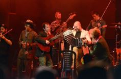 Sixto Fotografías. Sociedad. Música - Festival de San José: La Delio, Los Núñez, Indio Lucio Rojas, parte de la grilla de renombre que convocó en el cierre