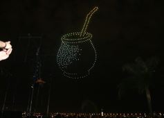 Foto de la galería: De la noche de premiación y el espectáculo de drones, parte de la celebración que sigue los 25 años de Misiones Online