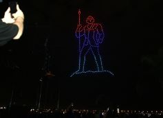 Foto de la galería: De la noche de premiación y el espectáculo de drones, parte de la celebración que sigue los 25 años de Misiones Online
