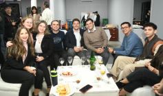 Foto de la galería: Celebrando los 100 años de El Territorio: brindis y reencuentro con amistades entrañables de la gran familia del Terri