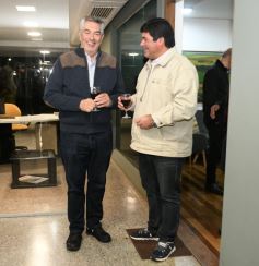 Foto de la galería: Celebrando los 100 años de El Territorio: brindis y reencuentro con amistades entrañables de la gran familia del Terri