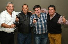 Foto de la galería: Con el festejo del centenario: ex compañeros y amigos de El Territorio en un encuentro de camaradería en Mendieta
