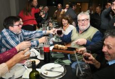 Foto de la galería: Con el festejo del centenario: ex compañeros y amigos de El Territorio en un encuentro de camaradería en Mendieta