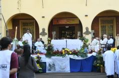 Foto de la galería: En honor a Fátima: con promesas y agradecimientos, los fieles cumplieron otra gran manifestación de fe a la Virgen