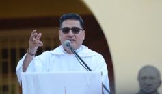 Foto de la galería: En honor a Fátima: con promesas y agradecimientos, los fieles cumplieron otra gran manifestación de fe a la Virgen