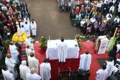 Foto de la galería: En honor a Fátima: con promesas y agradecimientos, los fieles cumplieron otra gran manifestación de fe a la Virgen