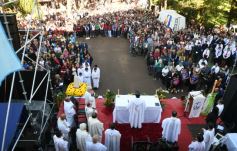 Foto de la galería: En honor a Fátima: con promesas y agradecimientos, los fieles cumplieron otra gran manifestación de fe a la Virgen