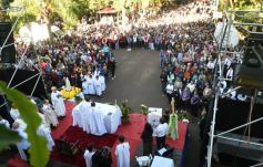 Foto de la galería: En honor a Fátima: con promesas y agradecimientos, los fieles cumplieron otra gran manifestación de fe a la Virgen