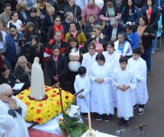 Foto de la galería: En honor a Fátima: con promesas y agradecimientos, los fieles cumplieron otra gran manifestación de fe a la Virgen