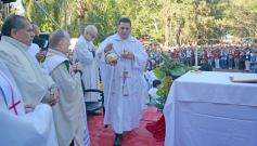 Foto de la galería: En honor a Fátima: con promesas y agradecimientos, los fieles cumplieron otra gran manifestación de fe a la Virgen