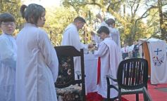 Foto de la galería: En honor a Fátima: con promesas y agradecimientos, los fieles cumplieron otra gran manifestación de fe a la Virgen