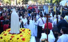 Foto de la galería: En honor a Fátima: con promesas y agradecimientos, los fieles cumplieron otra gran manifestación de fe a la Virgen