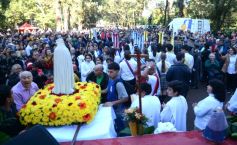 Foto de la galería: En honor a Fátima: con promesas y agradecimientos, los fieles cumplieron otra gran manifestación de fe a la Virgen