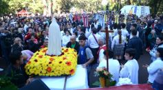 Foto de la galería: En honor a Fátima: con promesas y agradecimientos, los fieles cumplieron otra gran manifestación de fe a la Virgen
