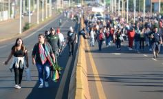 Foto de la galería: En honor a Fátima: con promesas y agradecimientos, los fieles cumplieron otra gran manifestación de fe a la Virgen