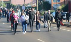 Foto de la galería: En honor a Fátima: con promesas y agradecimientos, los fieles cumplieron otra gran manifestación de fe a la Virgen