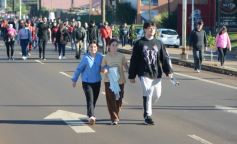 Foto de la galería: En honor a Fátima: con promesas y agradecimientos, los fieles cumplieron otra gran manifestación de fe a la Virgen