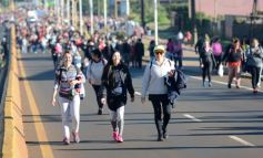 Foto de la galería: En honor a Fátima: con promesas y agradecimientos, los fieles cumplieron otra gran manifestación de fe a la Virgen
