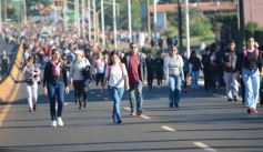 Foto de la galería: En honor a Fátima: con promesas y agradecimientos, los fieles cumplieron otra gran manifestación de fe a la Virgen