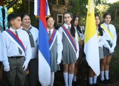 Foto de la galería: En honor a Fátima: con promesas y agradecimientos, los fieles cumplieron otra gran manifestación de fe a la Virgen