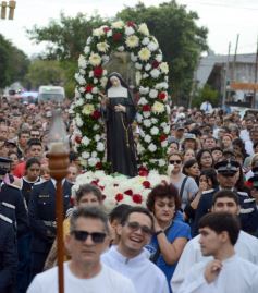 Foto de la galería: Con la devoción a Santa Rita, la ciudad rindió su fe y agradecimiento a la Patrona de las Causas Imposibles