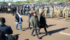 Foto de la galería: El Municipio de Garupá celebró sus 83 años con su tradicional desfile y reconocimiento a vecinos históricos