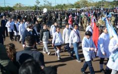Foto de la galería: El Municipio de Garupá celebró sus 83 años con su tradicional desfile y reconocimiento a vecinos históricos