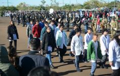 Foto de la galería: El Municipio de Garupá celebró sus 83 años con su tradicional desfile y reconocimiento a vecinos históricos
