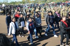 Foto de la galería: El Municipio de Garupá celebró sus 83 años con su tradicional desfile y reconocimiento a vecinos históricos