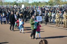 Foto de la galería: El Municipio de Garupá celebró sus 83 años con su tradicional desfile y reconocimiento a vecinos históricos