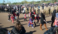 Foto de la galería: El Municipio de Garupá celebró sus 83 años con su tradicional desfile y reconocimiento a vecinos históricos