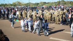Foto de la galería: El Municipio de Garupá celebró sus 83 años con su tradicional desfile y reconocimiento a vecinos históricos