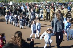 Foto de la galería: El Municipio de Garupá celebró sus 83 años con su tradicional desfile y reconocimiento a vecinos históricos