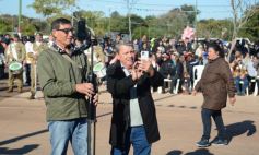 Foto de la galería: El Municipio de Garupá celebró sus 83 años con su tradicional desfile y reconocimiento a vecinos históricos