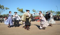 Foto de la galería: El Municipio de Garupá celebró sus 83 años con su tradicional desfile y reconocimiento a vecinos históricos