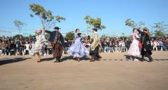 Foto de la galería: El Municipio de Garupá celebró sus 83 años con su tradicional desfile y reconocimiento a vecinos históricos
