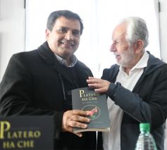 Foto de la galería: Logro cultural con sello misionero: presentaron la edición en guarani de "Platero y Yo" en Posadas