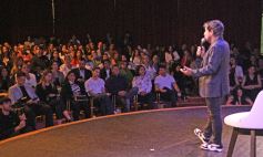 Foto de la galería: Ricky Sarkany en Posadas: el consagrado referente de la moda trajo su experiencia a la industria creativa misionera