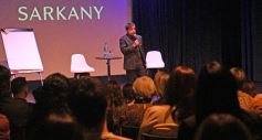 Foto de la galería: Ricky Sarkany en Posadas: el consagrado referente de la moda trajo su experiencia a la industria creativa misionera