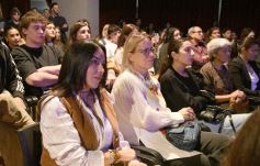 Foto de la galería: Ricky Sarkany en Posadas: el consagrado referente de la moda trajo su experiencia a la industria creativa misionera