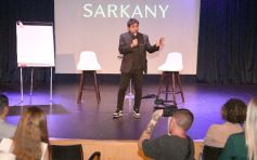 Foto de la galería: Ricky Sarkany en Posadas: el consagrado referente de la moda trajo su experiencia a la industria creativa misionera