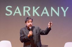 Foto de la galería: Ricky Sarkany en Posadas: el consagrado referente de la moda trajo su experiencia a la industria creativa misionera