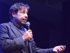 Foto de la galería: Ricky Sarkany en Posadas: el consagrado referente de la moda trajo su experiencia a la industria creativa misionera