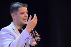 Foto de la galería: Ricky Sarkany en Posadas: el consagrado referente de la moda trajo su experiencia a la industria creativa misionera