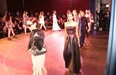 Foto de la galería: Ricky Sarkany en Posadas: el consagrado referente de la moda trajo su experiencia a la industria creativa misionera