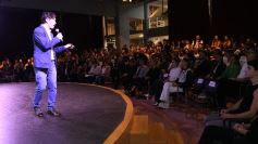 Foto de la galería: Ricky Sarkany en Posadas: el consagrado referente de la moda trajo su experiencia a la industria creativa misionera