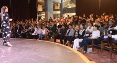 Foto de la galería: Ricky Sarkany en Posadas: el consagrado referente de la moda trajo su experiencia a la industria creativa misionera