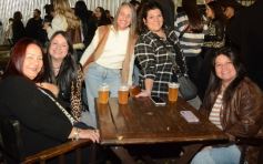 Foto de la galería: Con todo el disfrute en calle Colón: la Casa del Streaming celebró sus 2 años con música, amigos y un nuevo Festreaming